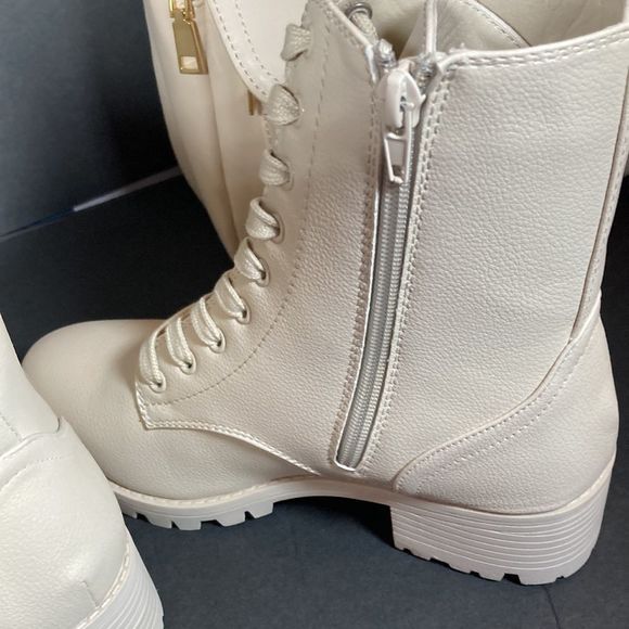 NWT ivory hiking boot by Raylee size 6.5 - Picture 7 of 8